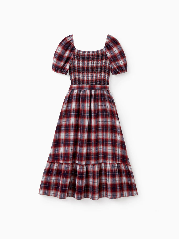 Tenues familiales assorties à carreaux de Noël : chemises à manches longues papa/fils ou robes mère/fille rouges