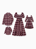 Tenues familiales assorties à carreaux de Noël : chemises à manches longues papa/fils ou robes mère/fille rouges
