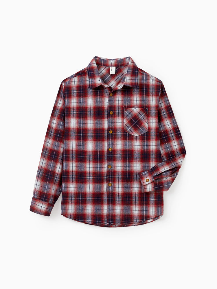 Tenues familiales assorties à carreaux de Noël : chemises à manches longues papa/fils ou robes mère/fille rouges