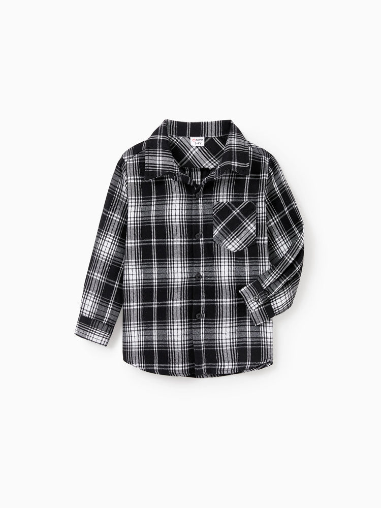 Tenues familiales assorties : chemises papa-fils noires à carreaux ou robes maman-fille en tulle à manches longues bouffantes et tulle épissé noir