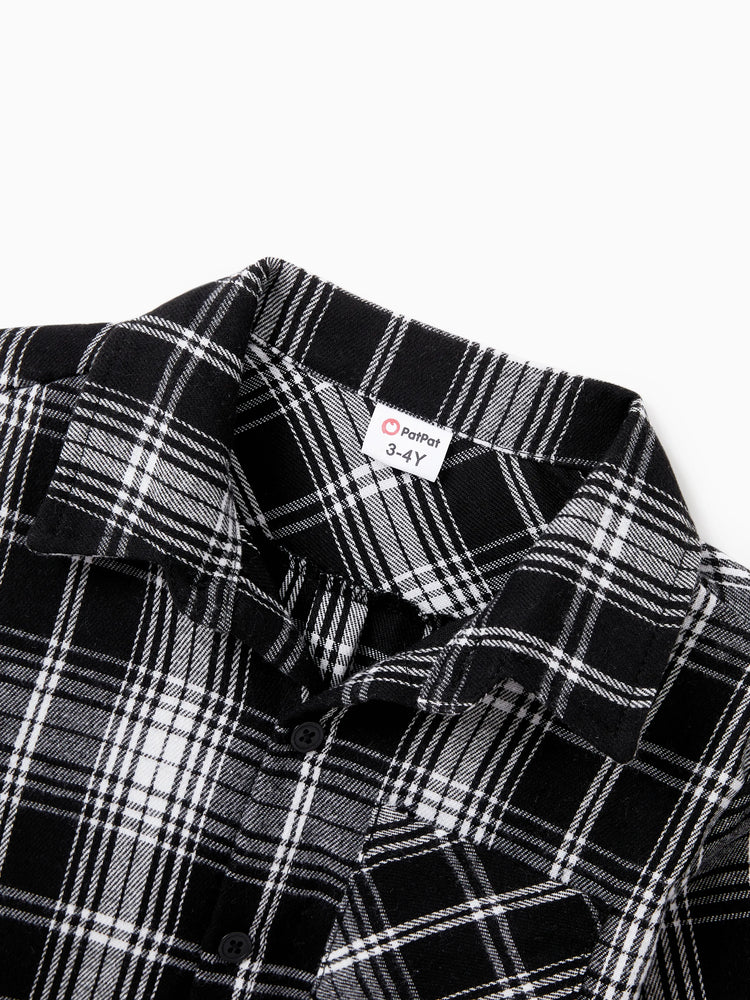 Tenues familiales assorties : chemises papa-fils noires à carreaux ou robes maman-fille en tulle à manches longues bouffantes et tulle épissé noir