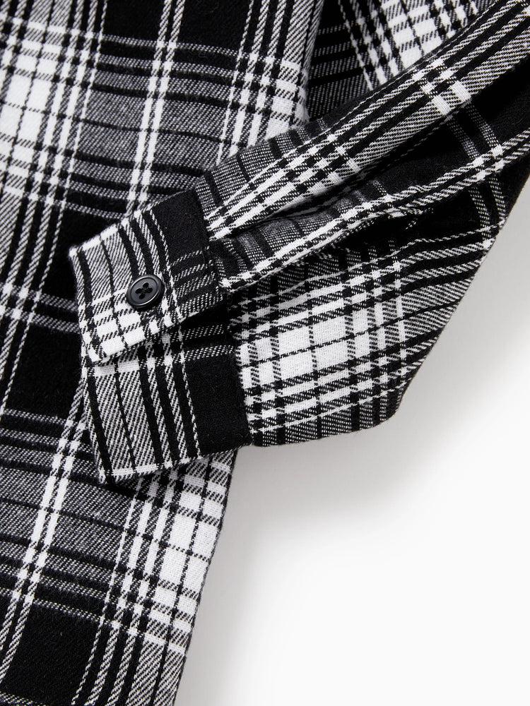 Tenues familiales assorties : chemises papa-fils noires à carreaux ou robes maman-fille en tulle à manches longues bouffantes et tulle épissé noir