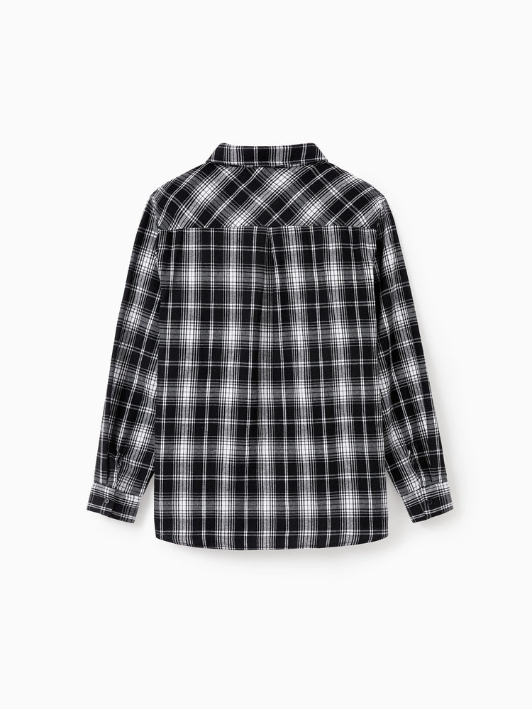 Tenues familiales assorties : chemises papa-fils noires à carreaux ou robes maman-fille en tulle à manches longues bouffantes et tulle épissé noir