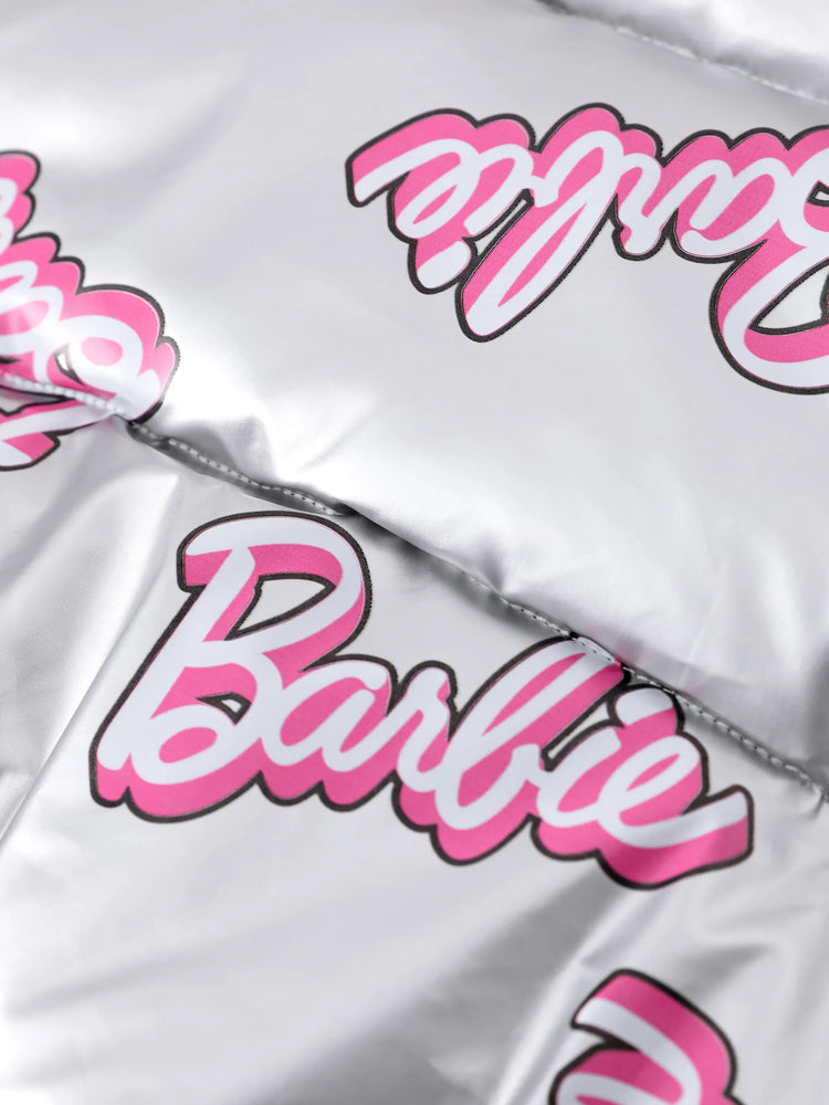 Chaqueta acolchada corta de manga larga con estampado de logotipo para niña Barbie, color blanco, 1 pieza