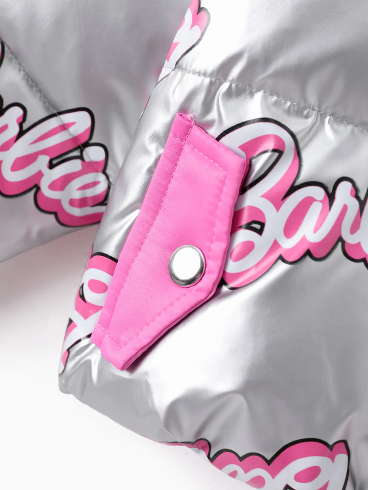 Chaqueta acolchada corta de manga larga con estampado de logotipo para niña Barbie, color blanco, 1 pieza
