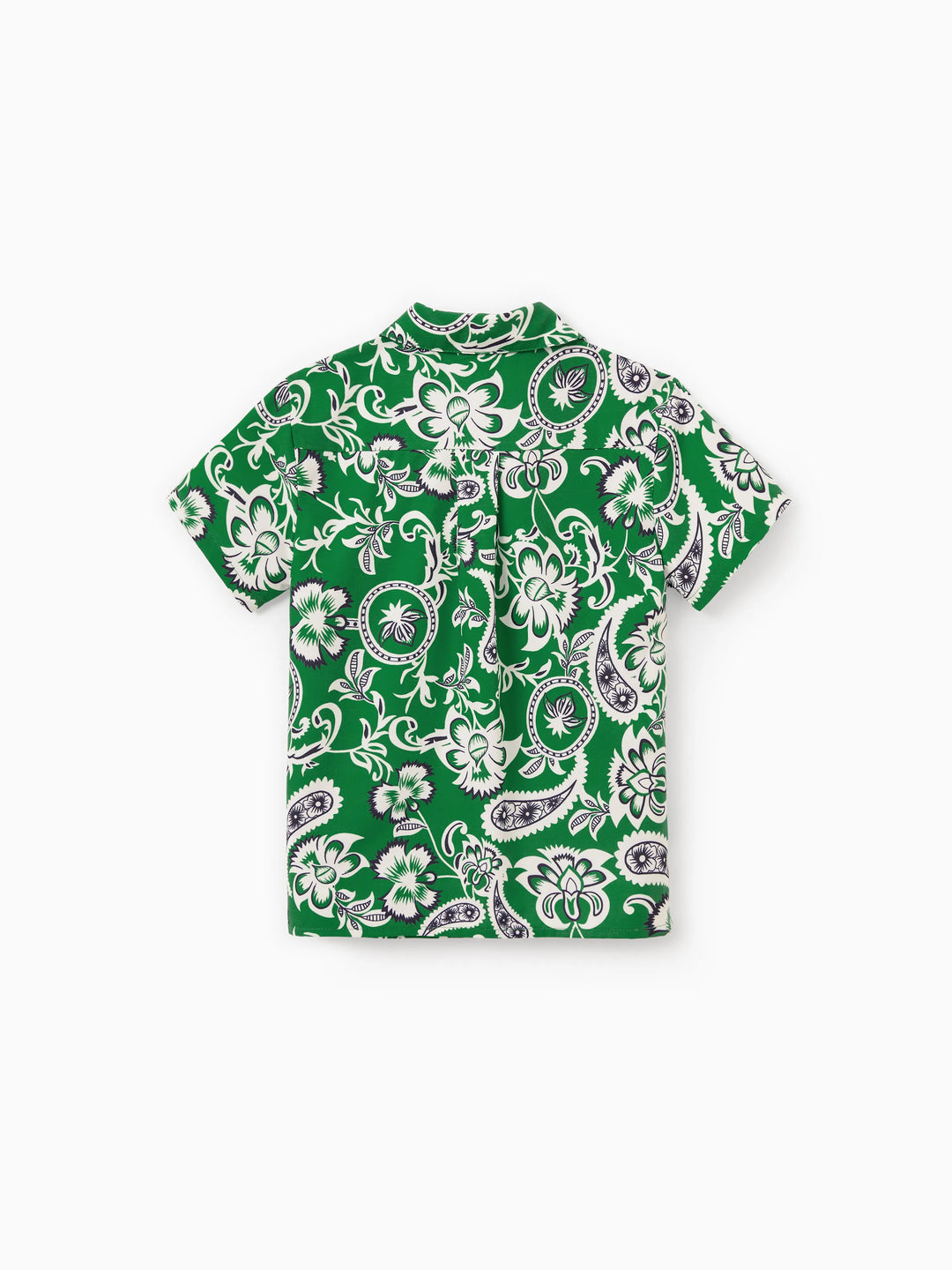 Ensemble de tenues assorties pour la famille Chemise à col à manches courtes imprimée florale ou robe smockée à bretelles pour les vacances d'été verte