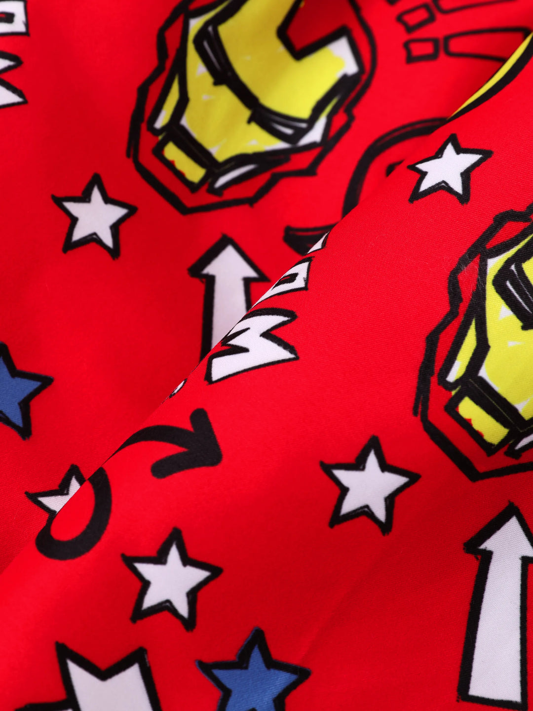 Marvel Kleinkind-/Jungen-2-teiliges Iron Man UPF50+ Bade-Set mit Allover-Print – Oberteil und Badehose in Rot.
