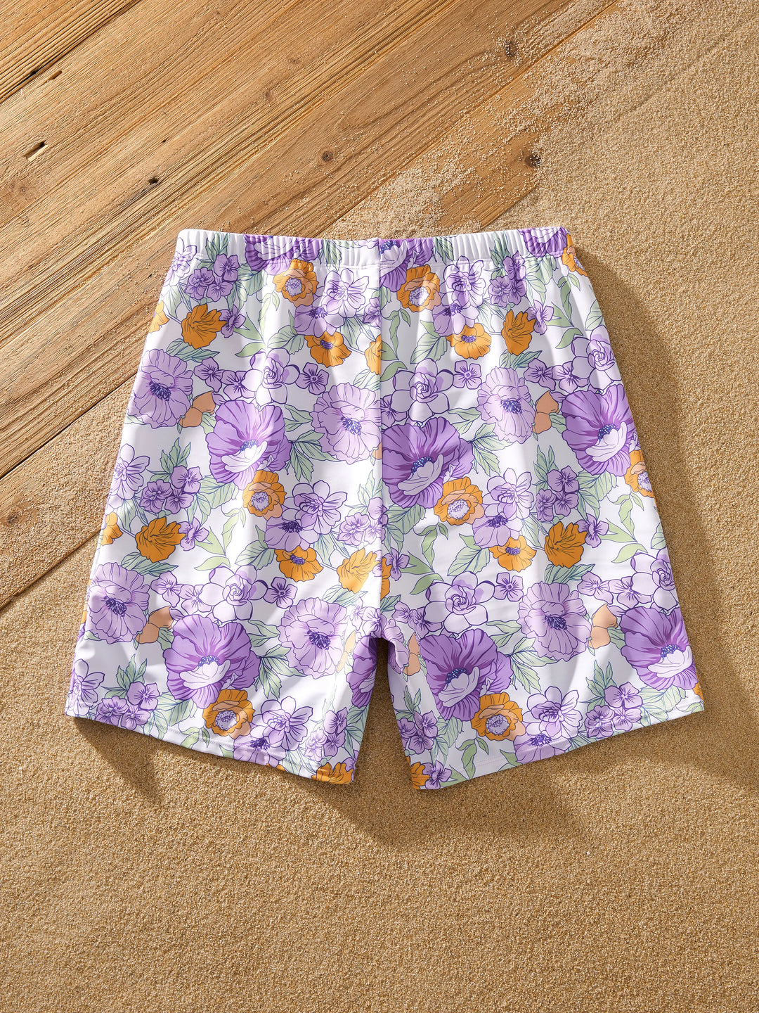 Familien-Matching Badebekleidung mit Blumenprint – Rüschen-Einteiler und Badeshorts-Set in Lila
