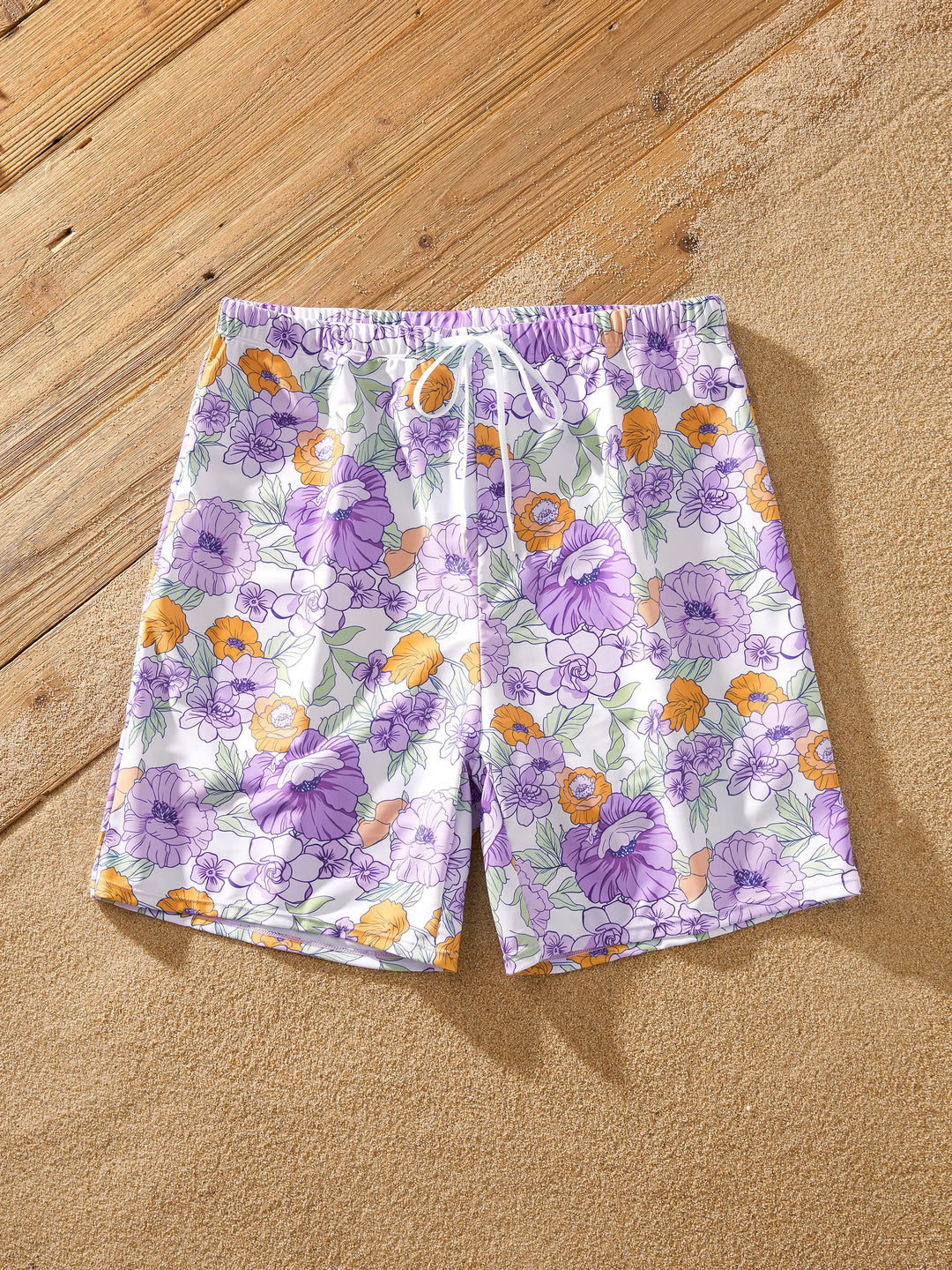 Familien-Matching Badebekleidung mit Blumenprint – Rüschen-Einteiler und Badeshorts-Set in Lila
