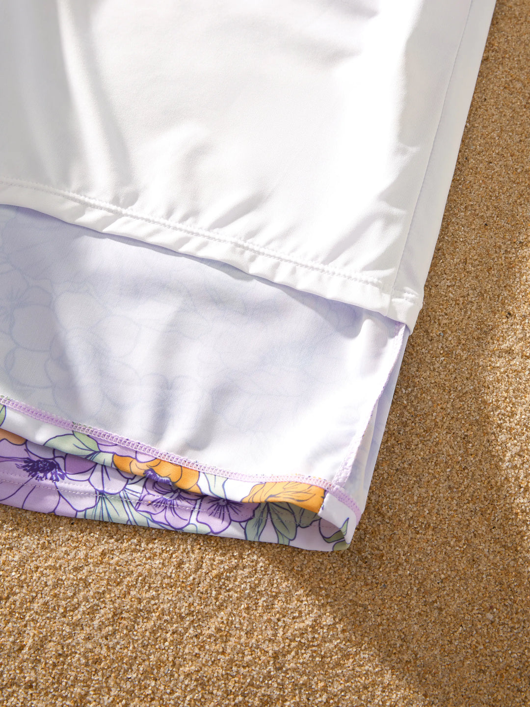 Familien-Matching Badebekleidung mit Blumenprint – Rüschen-Einteiler und Badeshorts-Set in Lila
