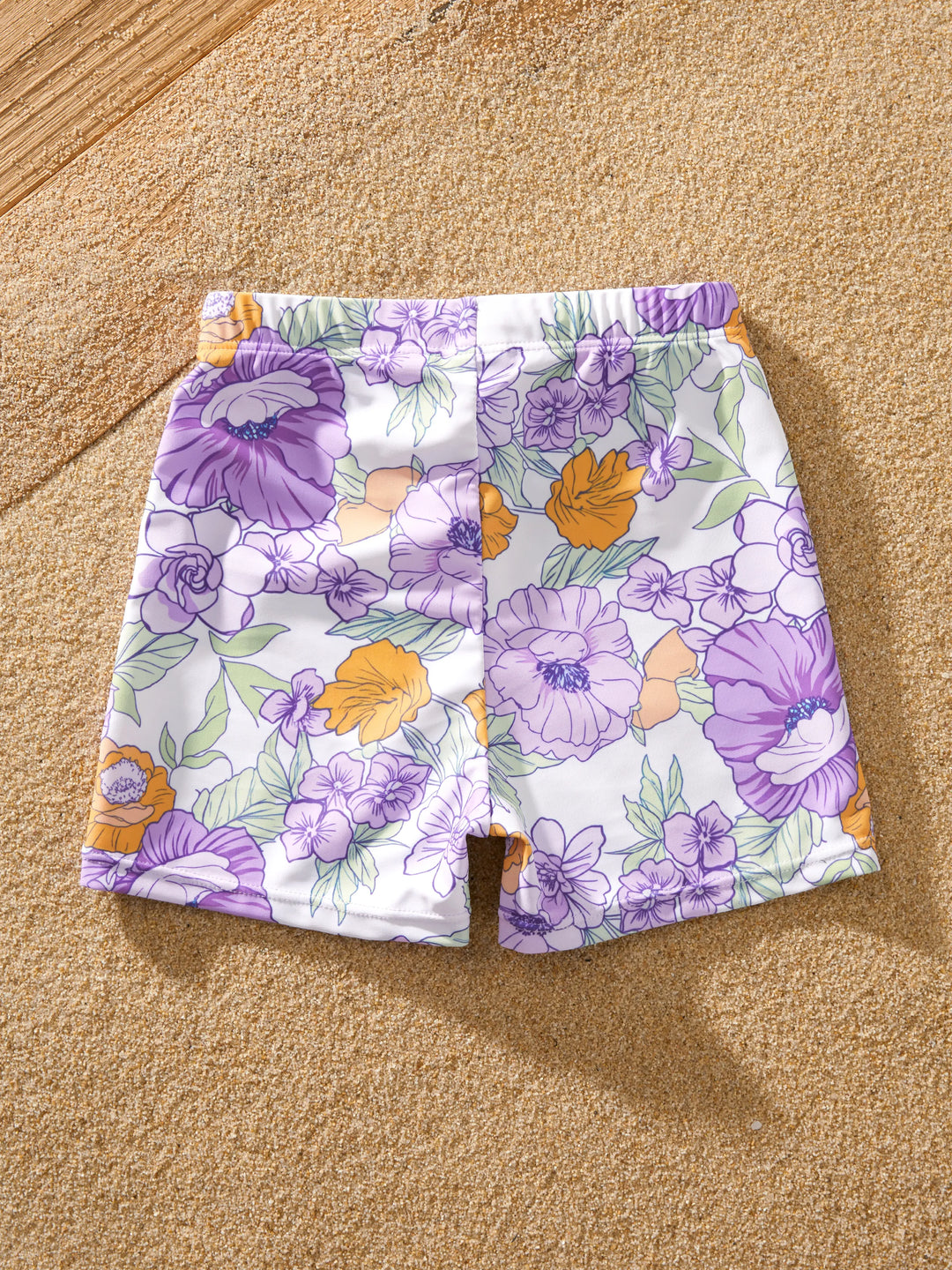 Familien-Matching Badebekleidung mit Blumenprint – Rüschen-Einteiler und Badeshorts-Set in Lila
