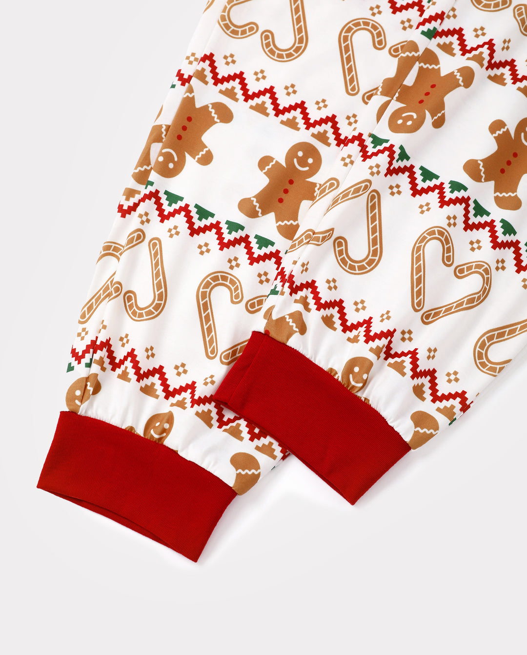 Pijamas navideños a juego para toda la familia con estampado Fair Isle y de muñecos de jengibre