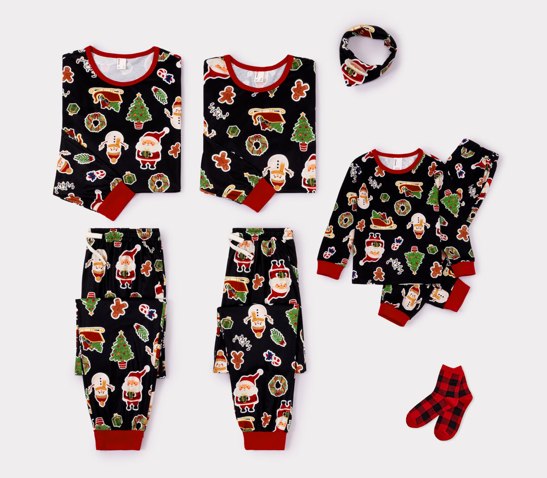 Weihnachtliche Partnerpyjamas für die ganze Familie mit Weihnachtsbaum- und Lebkuchenmuster