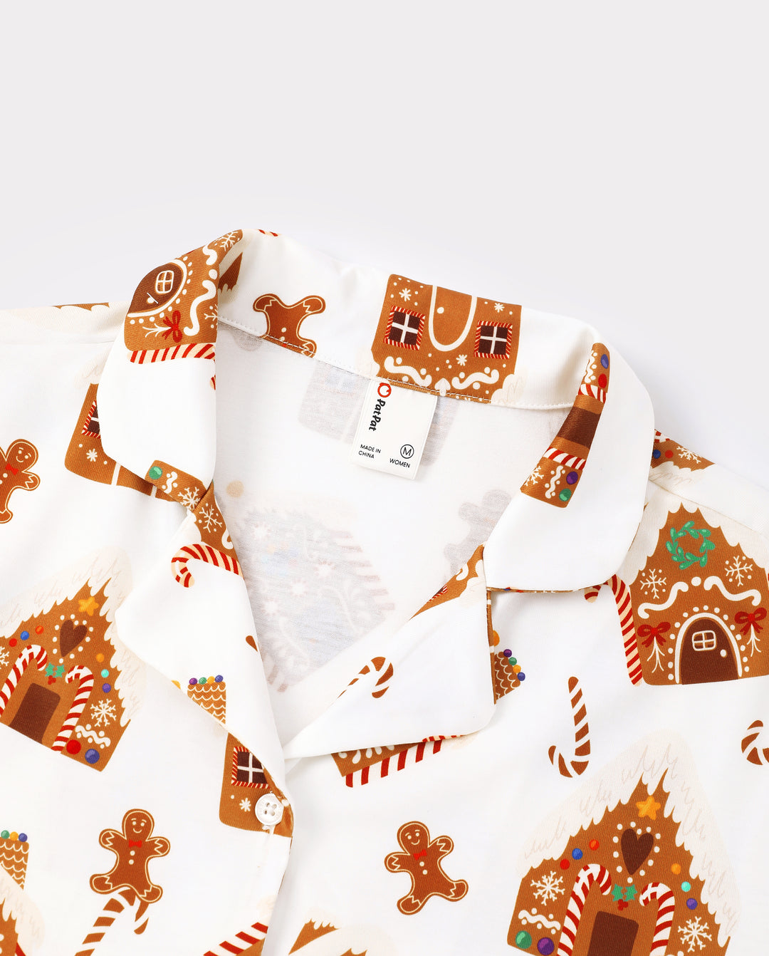 Pijamas navideños a juego para toda la familia con estampado de casas de jengibre, marrón