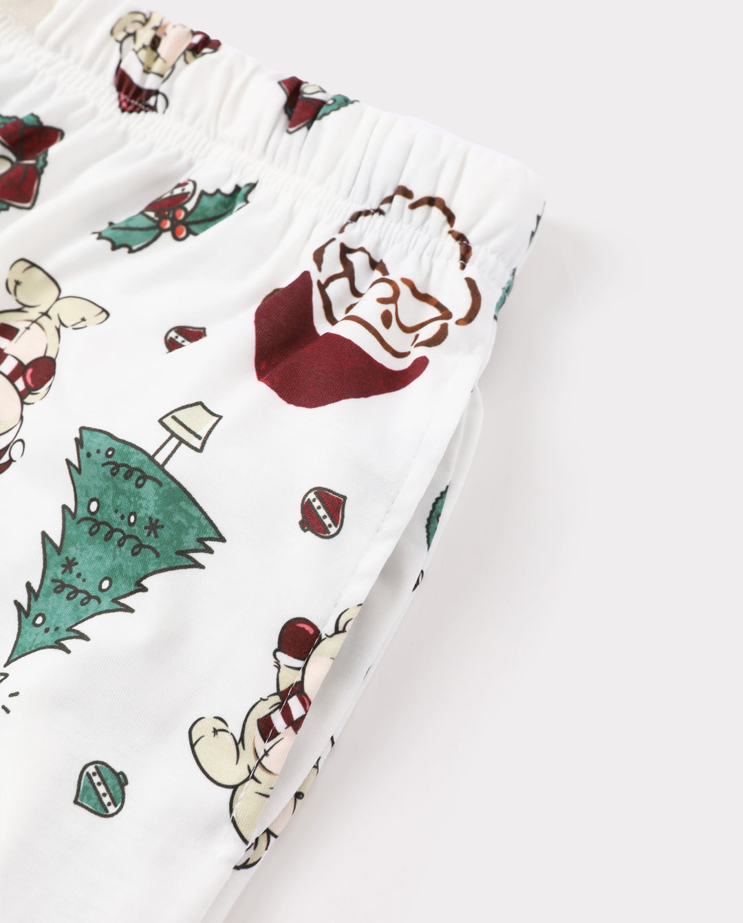Weihnachts-Pyjamas mit Weihnachtsmann- und Weihnachtsbaum-Aufdruck in Rot für die ganze Familie