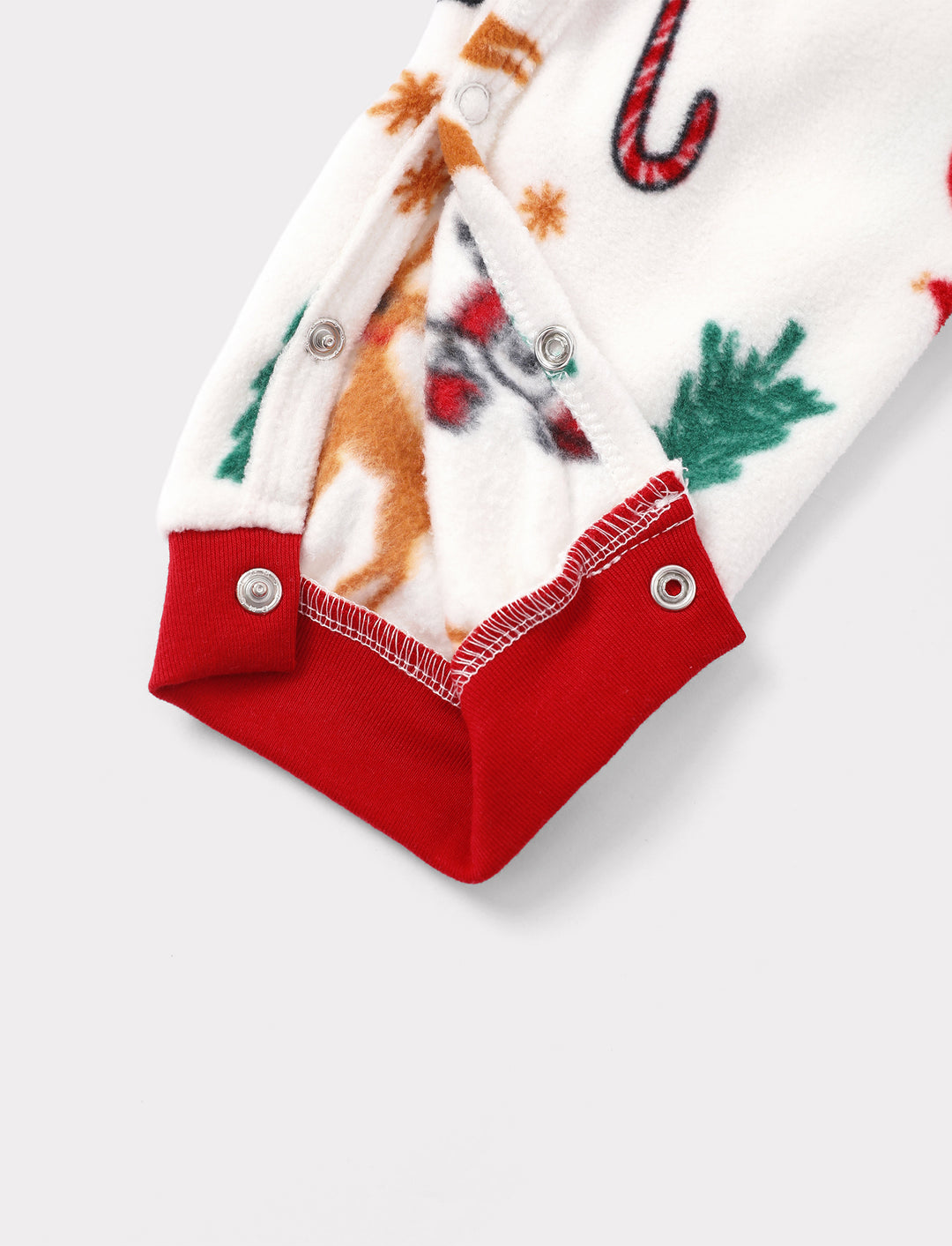 Pijamas navideños a juego para toda la familia con estampado de renos y árboles de Navidad, forro polar