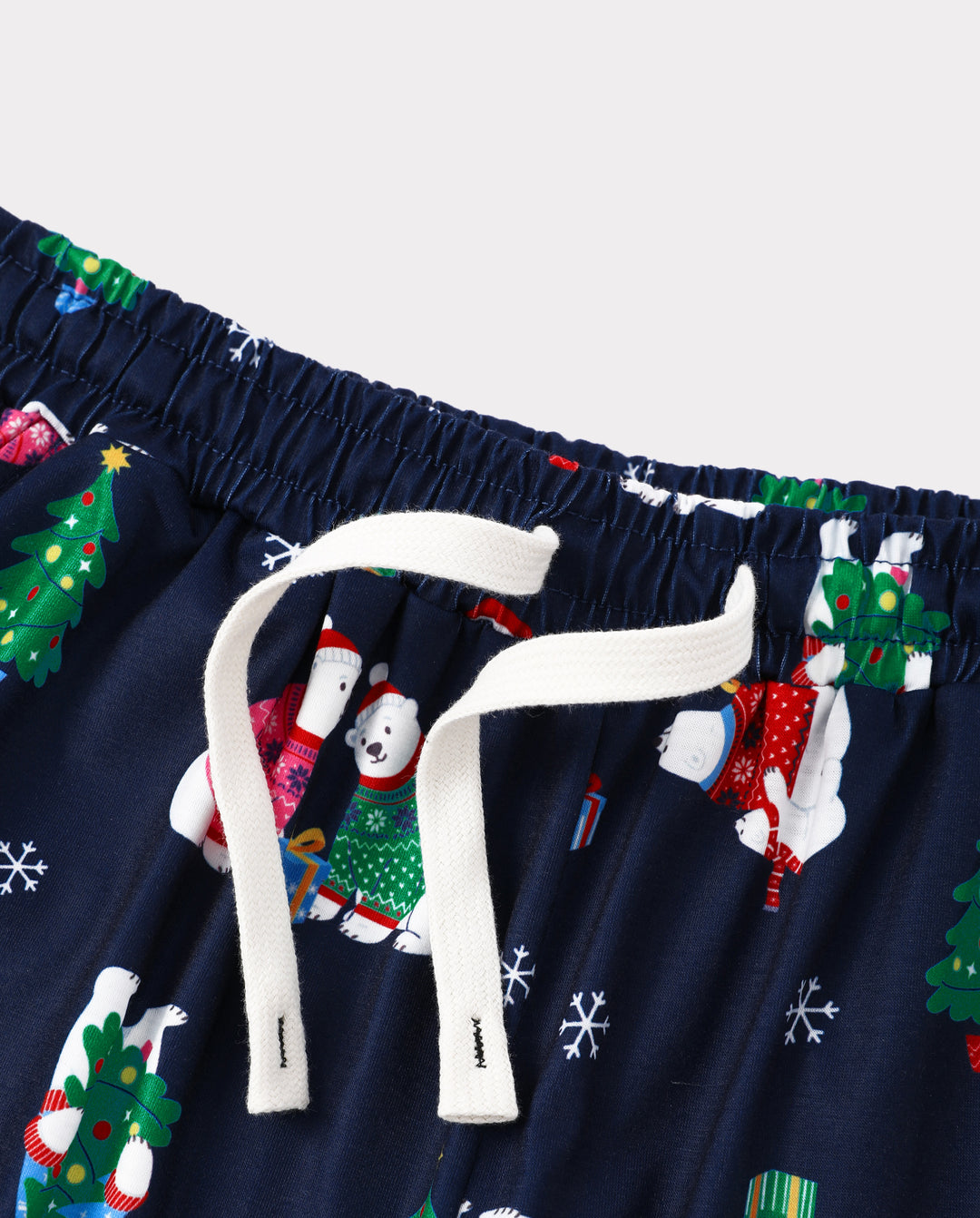 Aufeinander abgestimmte Weihnachts-Pyjamas für die ganze Familie mit Eisbär- und Weihnachtsbaum-Aufdruck in Marineblau