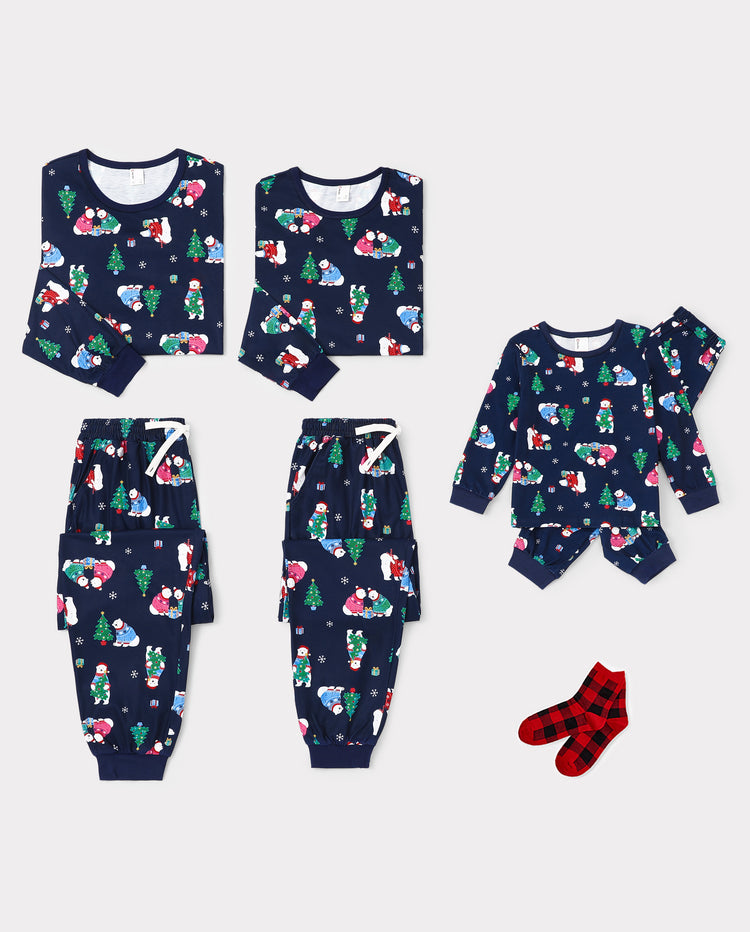 Aufeinander abgestimmte Weihnachts-Pyjamas für die ganze Familie mit Eisbär- und Weihnachtsbaum-Aufdruck in Marineblau