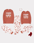 Rote Weihnachts-Familienpyjamas im Partnerlook mit Lebkuchen-Aufdruck