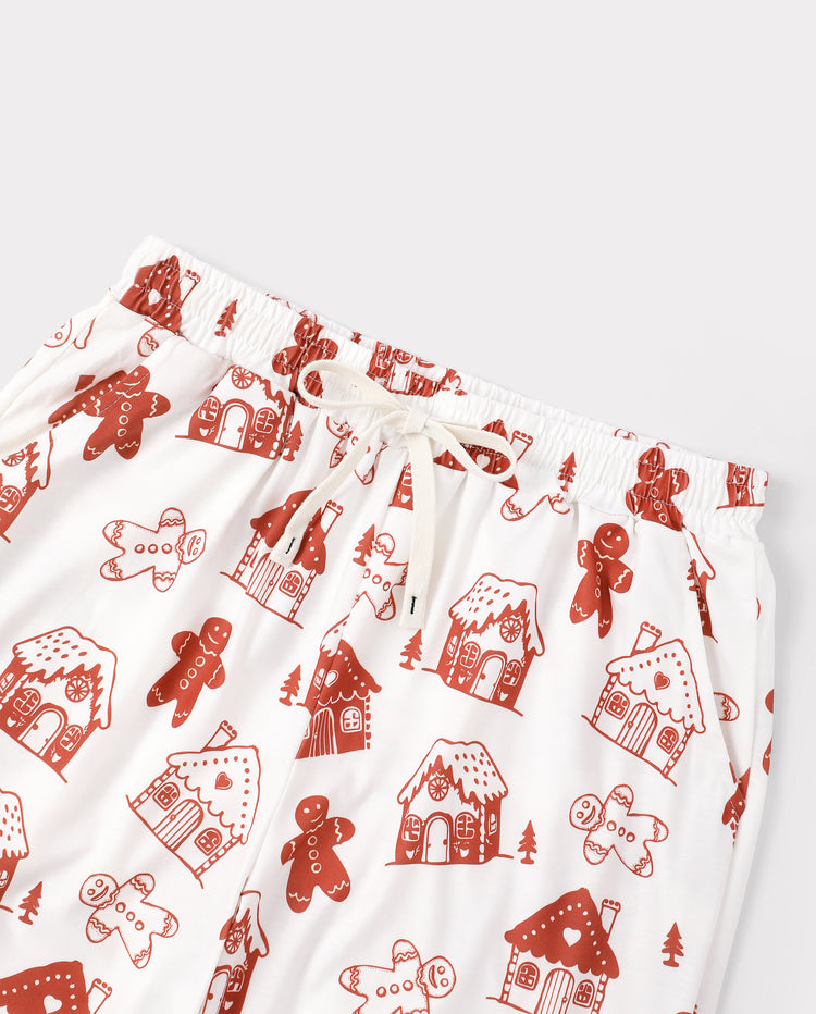 Rote Weihnachts-Familienpyjamas im Partnerlook mit Lebkuchen-Aufdruck