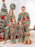 Ensemble pyjama de Noël familial rouge et vert motif bonhomme en pain d'épices tie-dye avec chaussettes de Noël multicolores