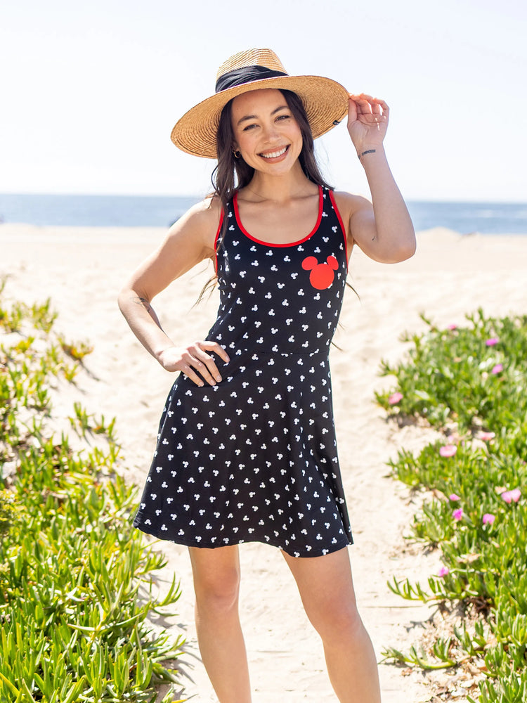 Ensemble de vêtements de sport assortis Disney Mickey et ses amis, imprimé Mickey Mouse, haut en coton et barboteuse
 Ensemble familial 3 pièces Expression Casual Suits en coton unisexe noir