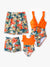 Traje de baño de una pieza con volantes y estampado de plantas tropicales en naranja y por todas partes, a juego para toda la familia, y pantalones cortos de baño en color naranja.