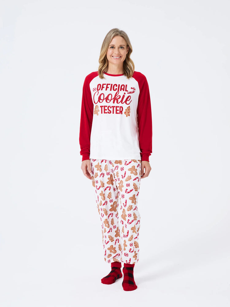 Ensemble pyjama de Noël assorti pour toute la famille, imprimé pain d'épices et cannes de bonbon, avec chaussettes de Noël rouges