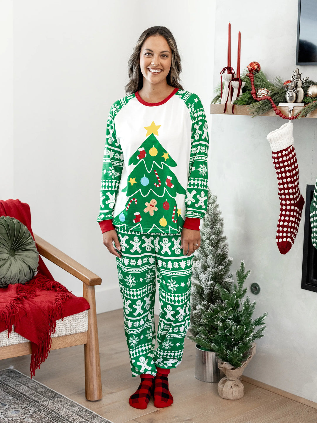 Weihnachten Passendes Familienpyjama-Set Lebkuchen und Weihnachtsbaum Print Grün PJS mit Weihnachtssocken grün