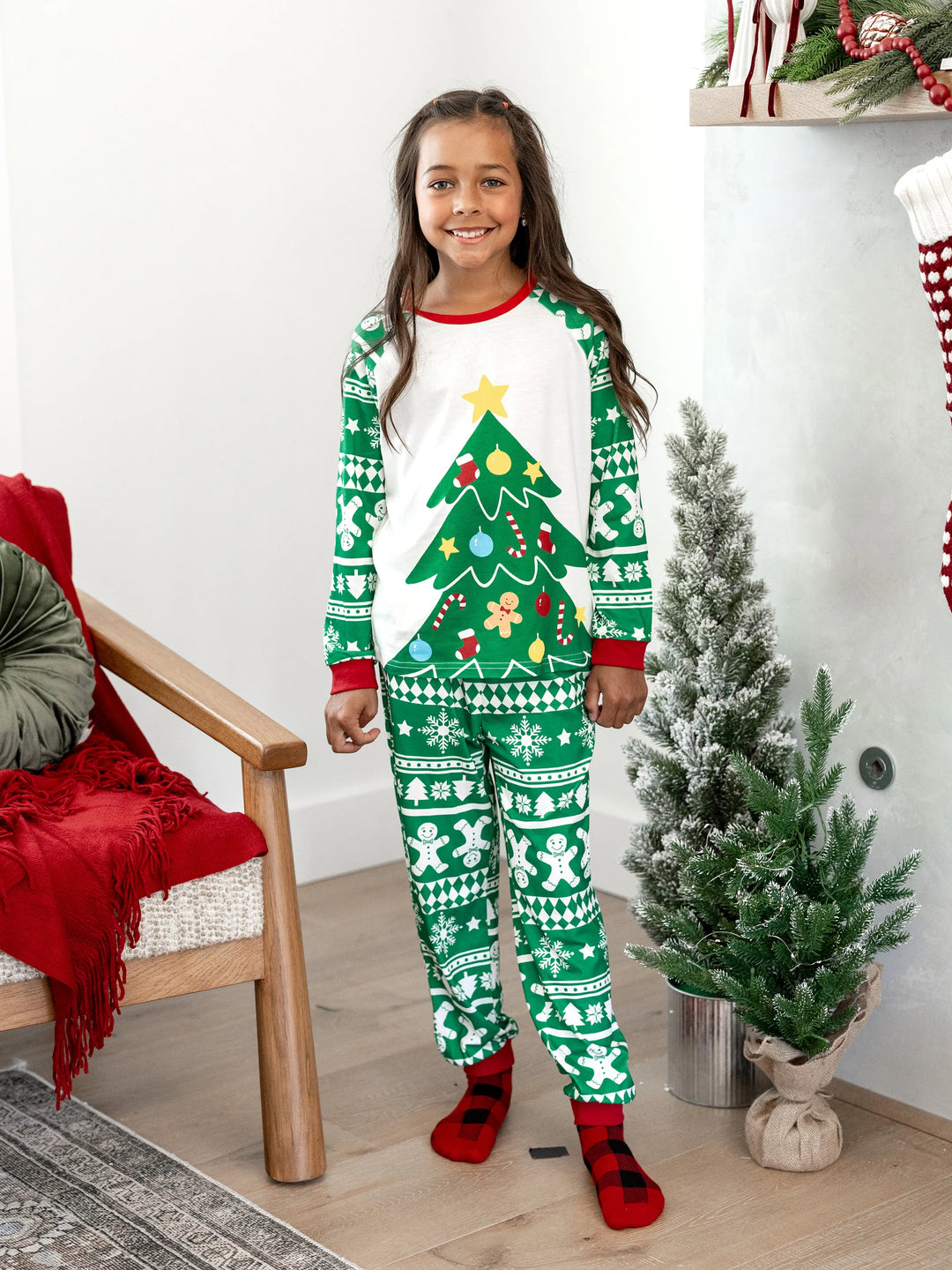 Weihnachten Passendes Familienpyjama-Set Lebkuchen und Weihnachtsbaum Print Grün PJS mit Weihnachtssocken grün