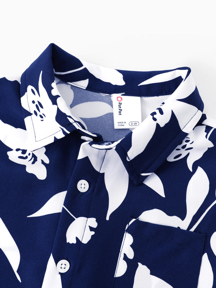 Ensemble familial assorti avec chemise à manches courtes ou robe froncée à imprimé feuilles bleu