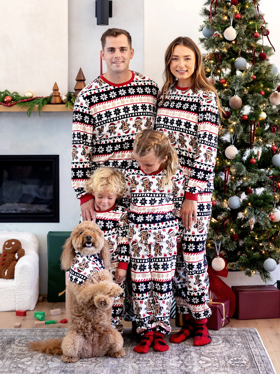 Weihnachten Passendes Familienpyjama-Set Lebkuchen und Schneeflockendruck PJS mit Weihnachtssocken rot