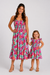 Mom & Me passende Baumwoll-Urlaubskleider, florale Smock-Kleider mit Rüschen-Trägern für Sommer-Familienausflüge & Fotos, Mehrfarbig