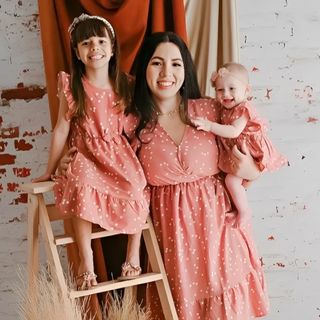 Tellement mignon ! J’adore ses expressions adorables et la façon dont elle sourit !