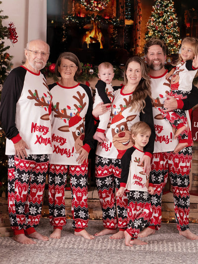 Ensemble pyjama assorti pour toute la famille avec imprimé renne de Noël et chaussettes de Noël noires