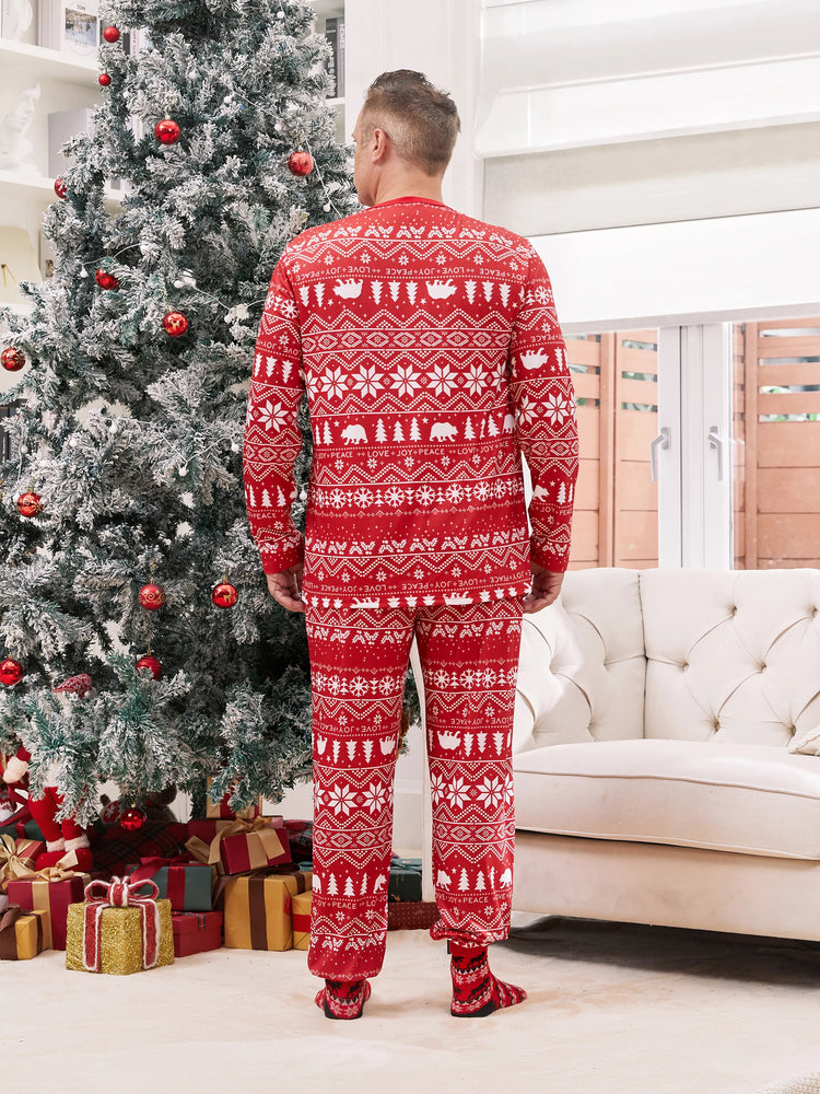 Ensemble pyjama familial assorti à imprimé traditionnel de Noël avec chaussettes de Noël rouges