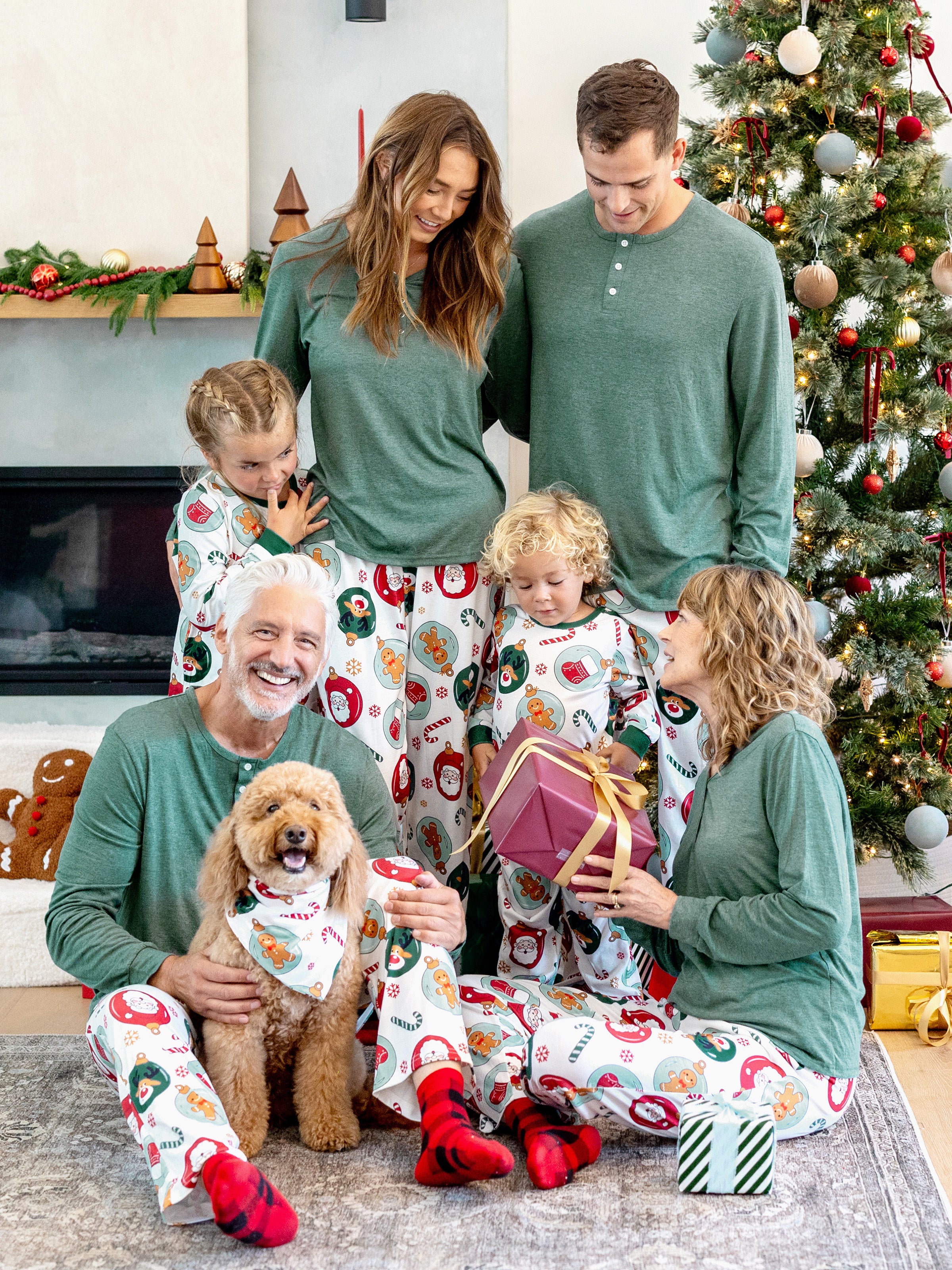 Conjunto de pijamas familiares navideños a juego: pijama de reno y