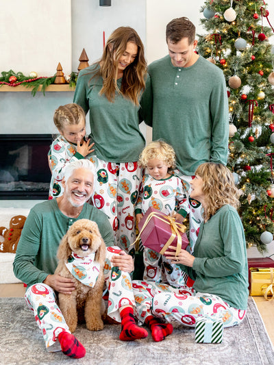 Ensemble pyjama de Noël assorti pour toute la famille, motif renne et père Noël, avec chaussettes de Noël vertes