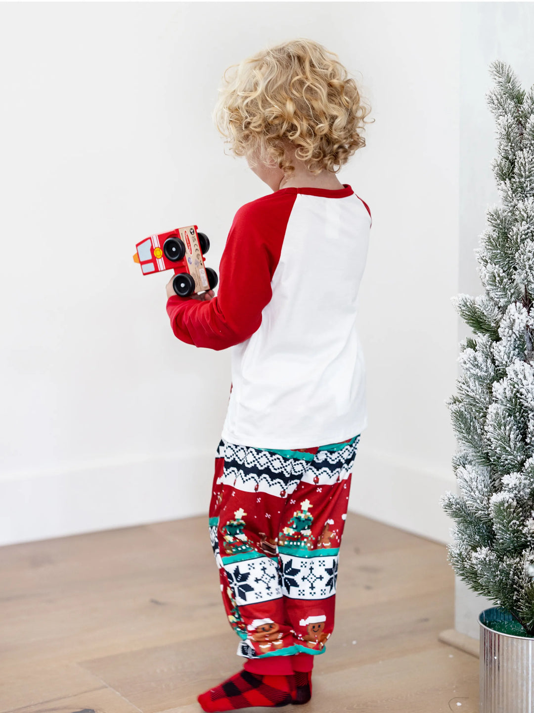 Ensemble pyjama de Noël assorti pour toute la famille, imprimé pain d'épices, manches longues et chaussettes de Noël rouges