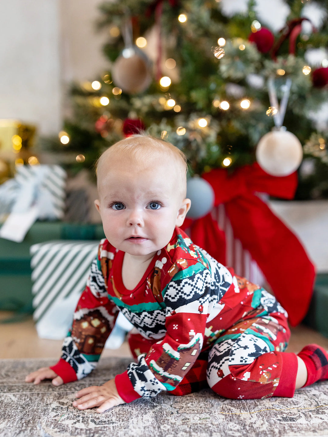Ensemble pyjama de Noël assorti pour toute la famille, imprimé pain d'épices, manches longues et chaussettes de Noël rouges