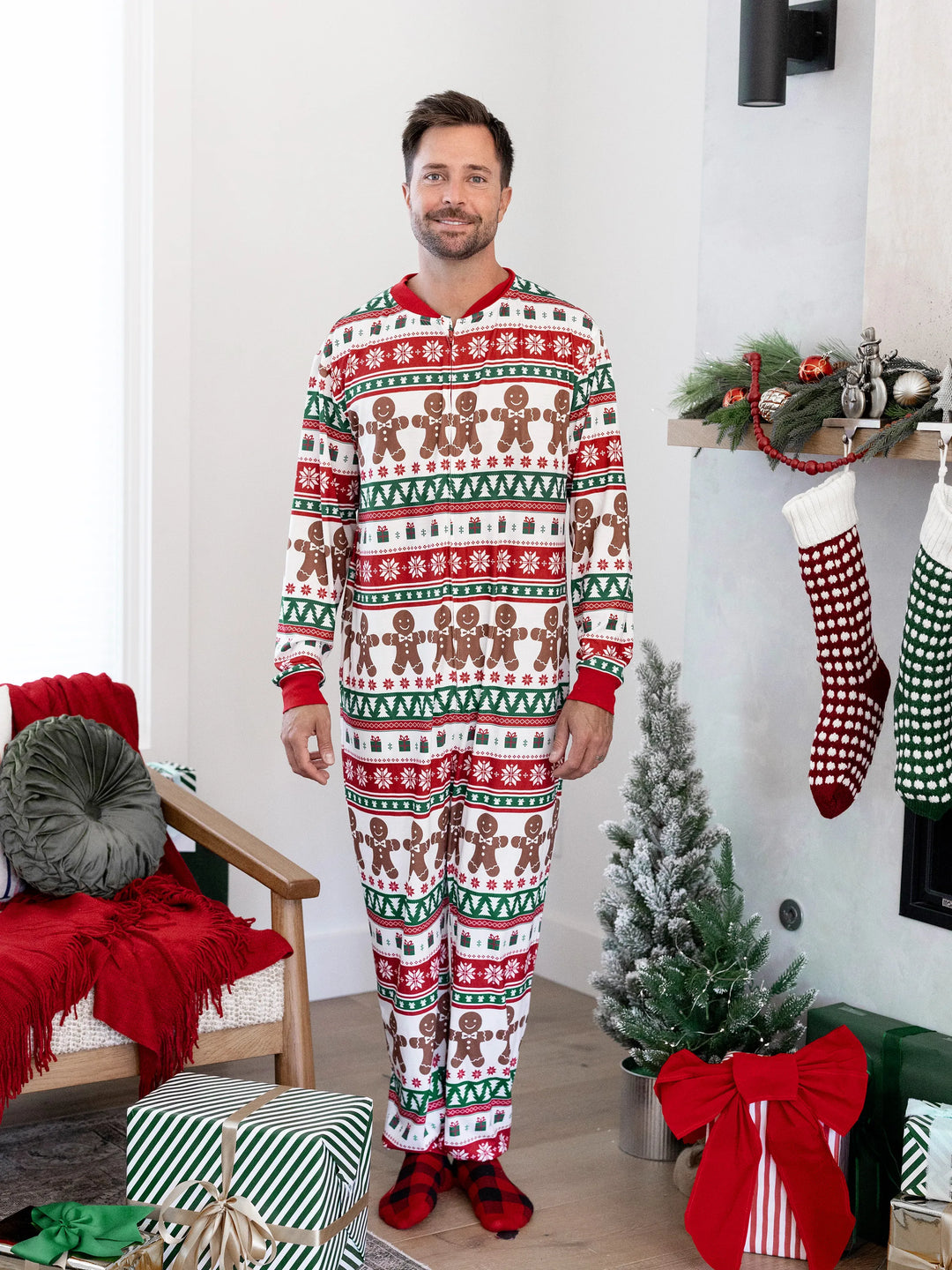 Conjunto de pijama familiar navideño a juego, pijama con estampado de cuadros navideños de jengibre y calcetines navideños rojos