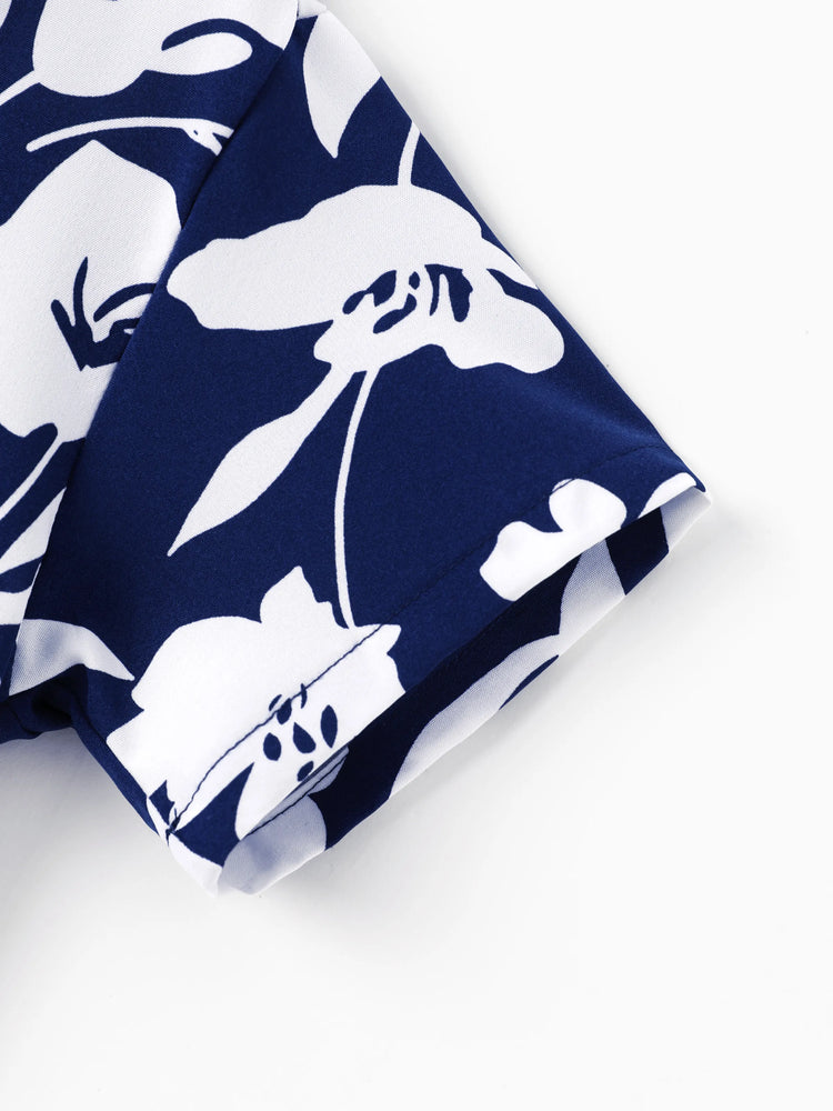 Ensemble familial assorti avec chemise à manches courtes ou robe froncée à imprimé feuilles bleu