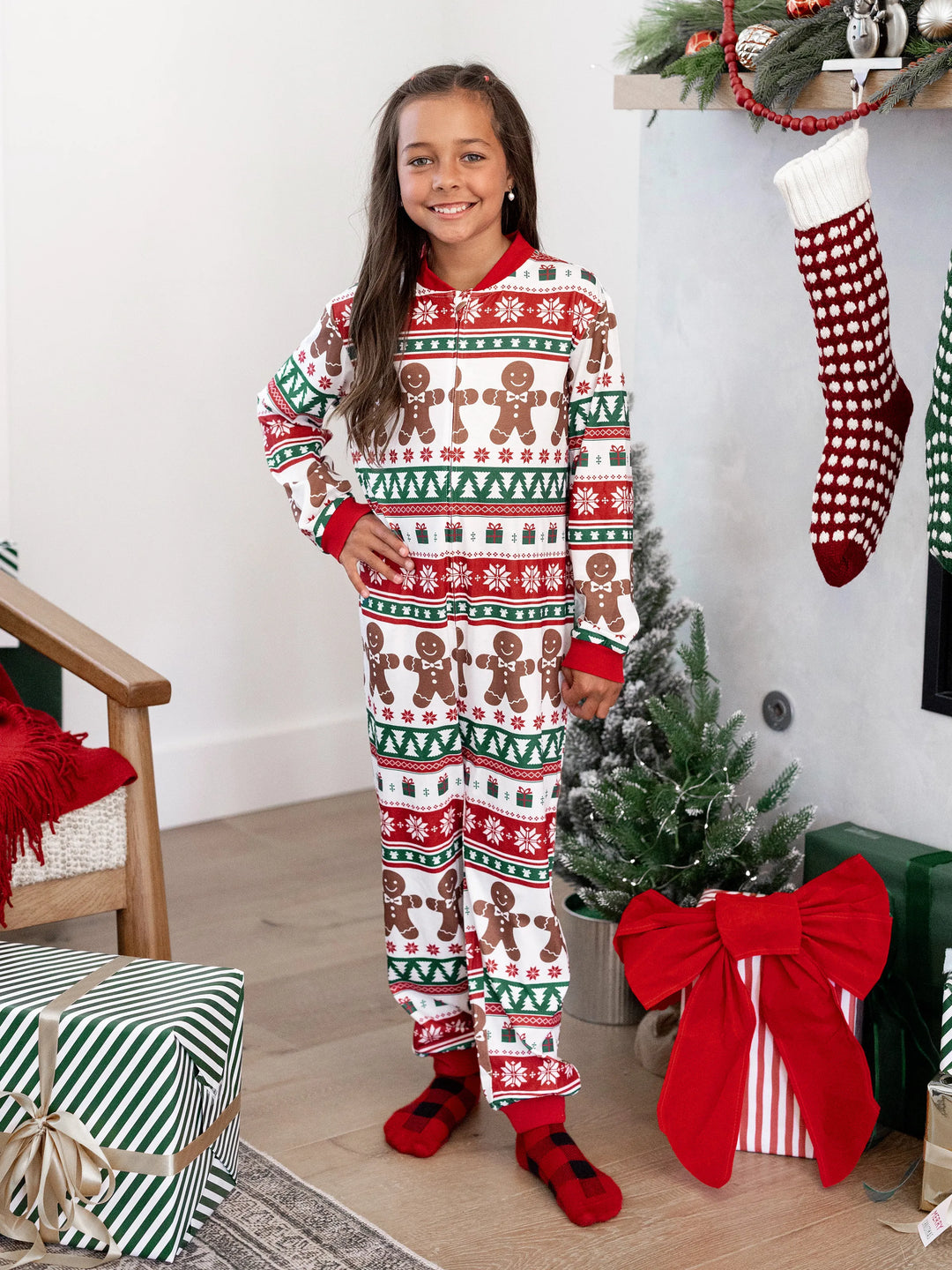Conjunto de pijama familiar navideño a juego, pijama con estampado de cuadros navideños de jengibre y calcetines navideños rojos