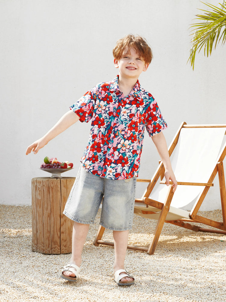 Ensemble familial assorti avec chemise à manches courtes à imprimé floral ou robe smockée à épaules dénudées, bleu foncé