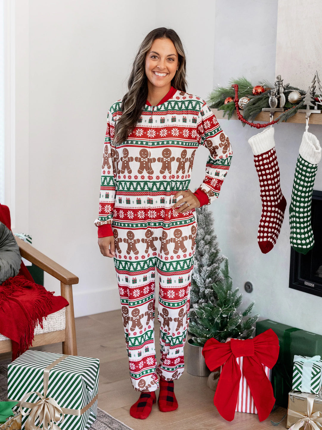 Conjunto de pijama familiar navideño a juego, pijama con estampado de cuadros navideños de jengibre y calcetines navideños rojos