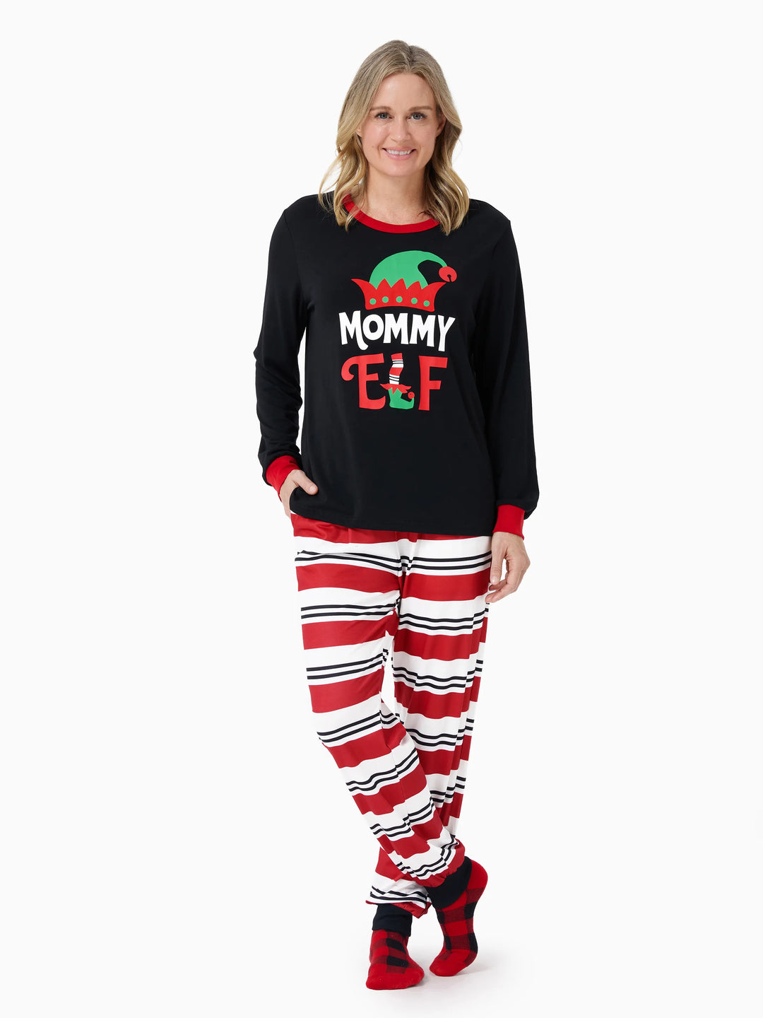 Conjunto de pijama familiar navideño a juego con estampado de elfo y calcetines navideños negros