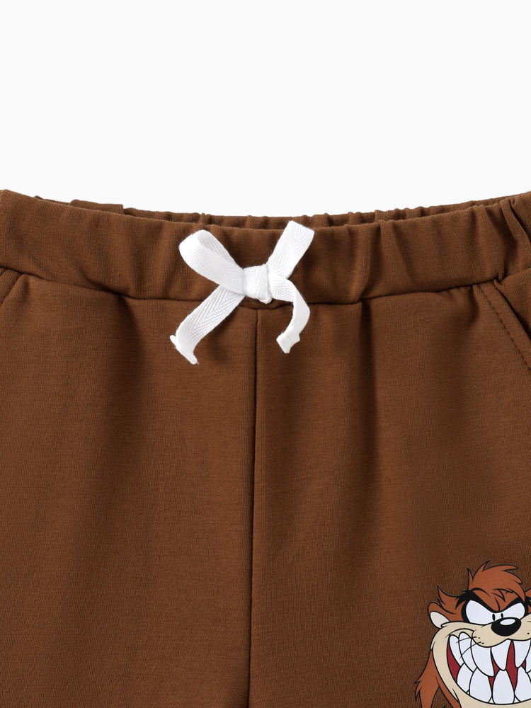 Conjunto de 2 piezas de camiseta y pantalones cortos con estampado de personajes de Looney Tunes para niños pequeños, color marrón