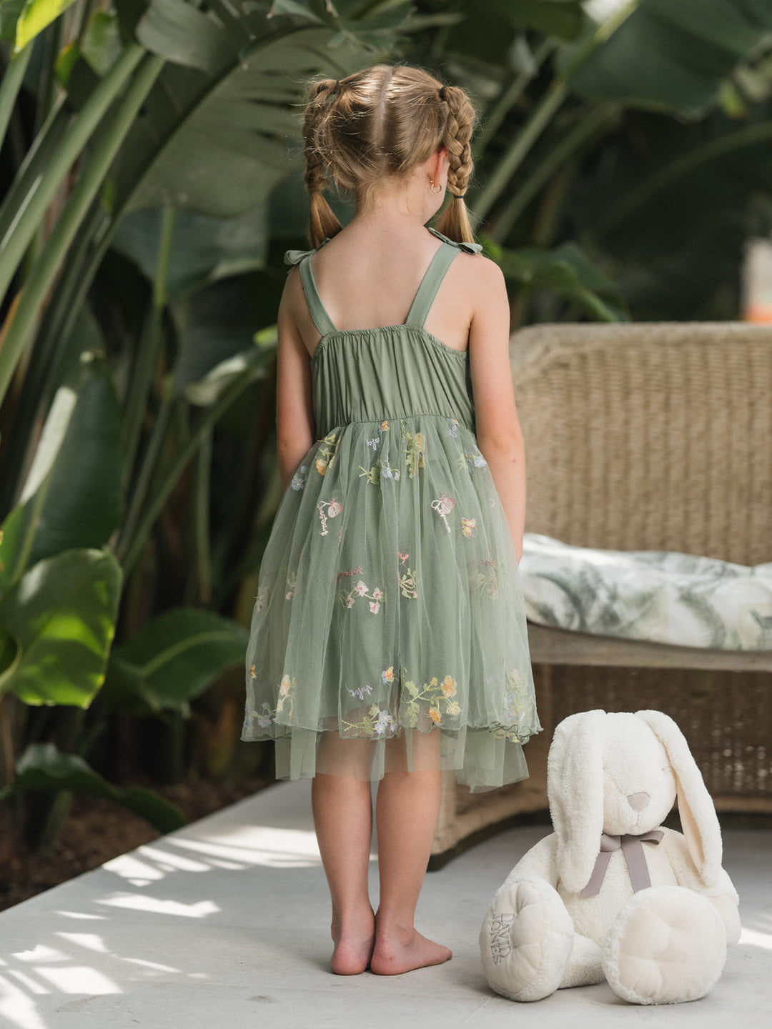 Vestido de malla con tirantes y bordado floral con cuello en V para niña pequeña/niña verde