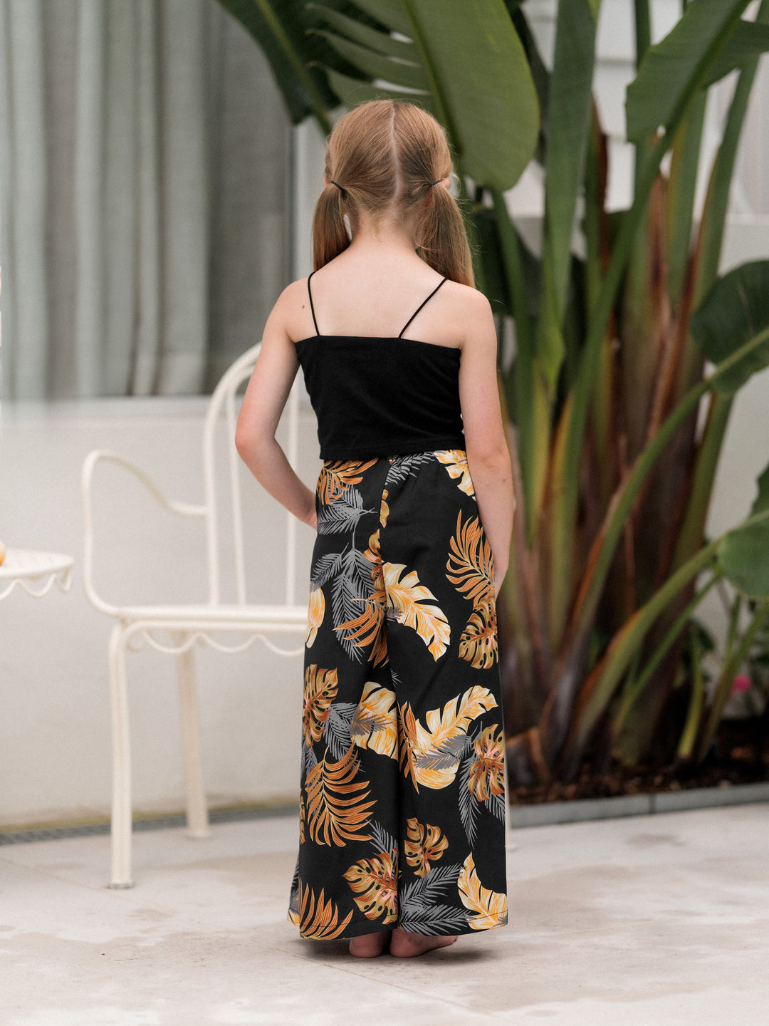 Ensembles papa et fille Tenues de plage imprimé floral Chemise manches courtes ou top camisole et pantalon large pour vacances d'été Looks famille Noir+Blanc