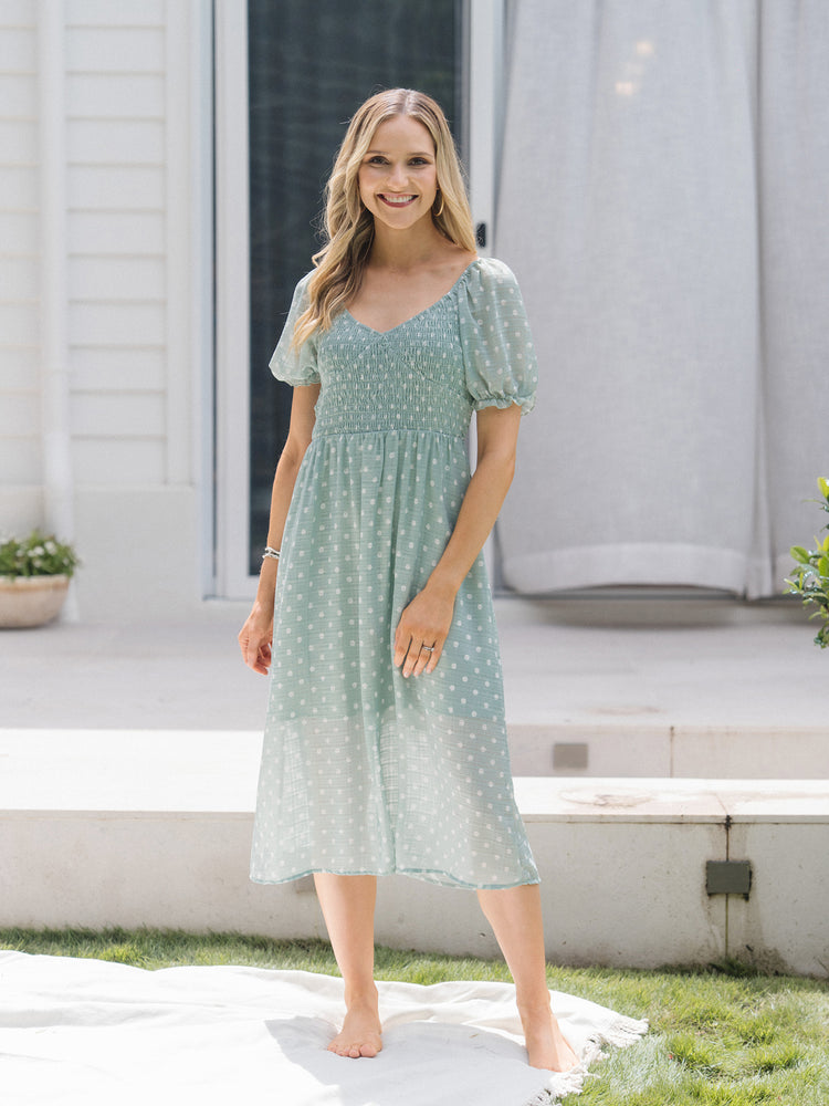 Family Matching T-Shirt & Dress Set Polka Dot Puff-sleeve Dress for Mom, Daughter & Baby, Color Block Cotton Tee for Dad & Son, Perfect for Family Outings & Photos Light Green